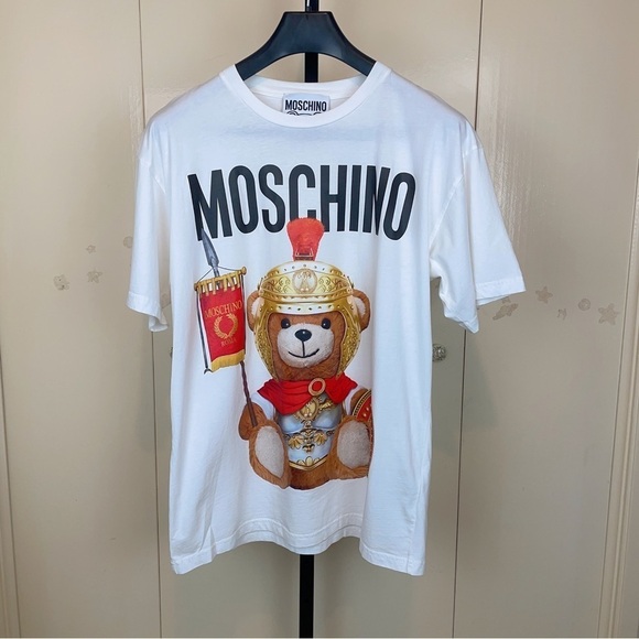 Authentic Moschino Roman Soldier Teddy Bear Print Unisex Tshirt White - Picture 1 of 9